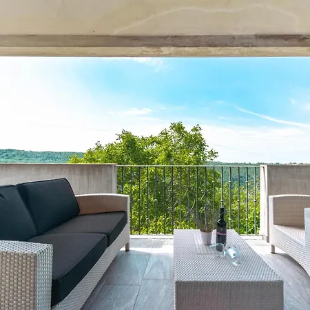 3 Bedroom Awesome In דירה *