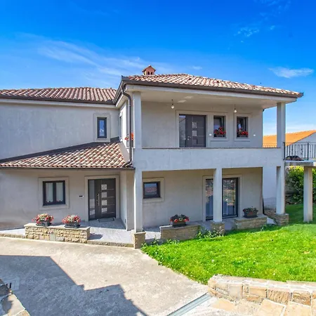 3 Bedroom Awesome In * Smarje (Koper)
