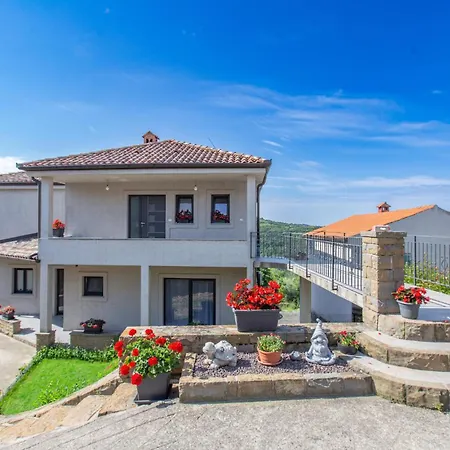3 Bedroom Awesome In Apartma *