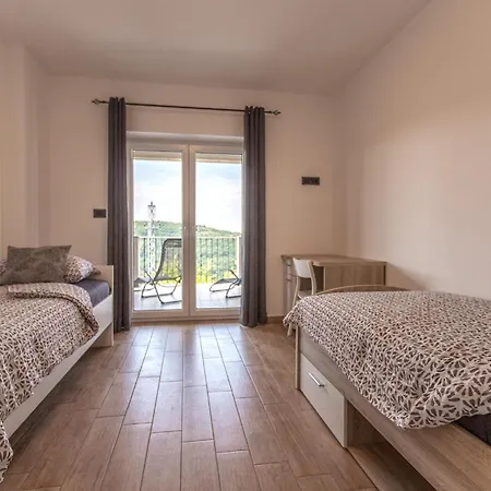 3 Bedroom Awesome In Apartma