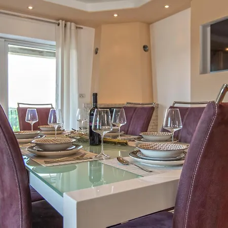Apartma 3 Bedroom Awesome In *