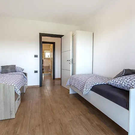 3 Bedroom Awesome In דירה *