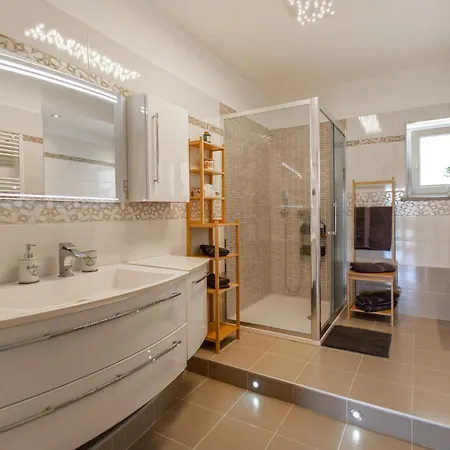 3 Bedroom Awesome In Smarje (Koper)
