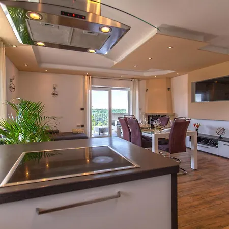 3 Bedroom Awesome In * Smarje (Koper)